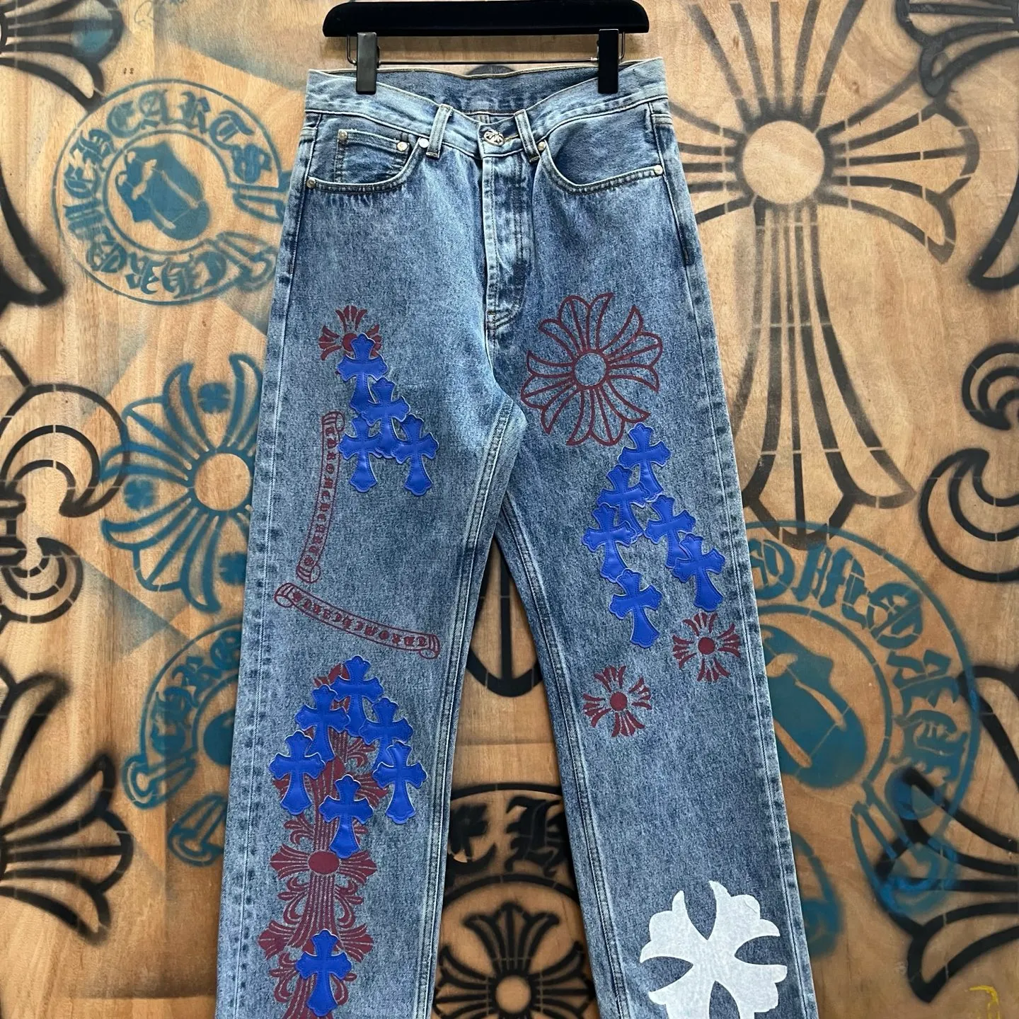 P610 Chrome Hearts Limited Series New City Limited Jeans Chrome Hearts City Limited Jeans vintage levis American made 501 505 517 base remake Levi's American 501 base imported sheepskin 925 silver remake Customers provide waist and pants length or height and weight. The studio will select the most suitable base for you to remake. There are many people doing remakes in the market. Don't belittle or comment. The difference is visible to the naked eye. See and compare for yourself #CHROME HEARTS Unisex style